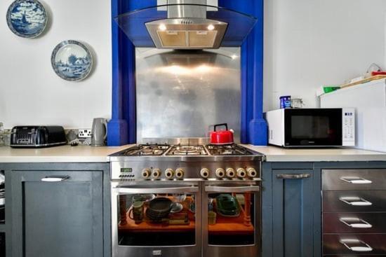 Quirky 4 Bedroom Apartment With Terrace Cardiff Buitenkant foto