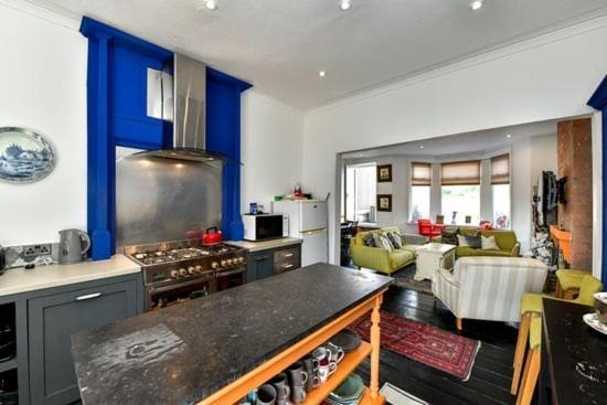 Quirky 4 Bedroom Apartment With Terrace Cardiff Buitenkant foto