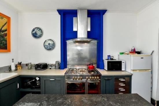 Quirky 4 Bedroom Apartment With Terrace Cardiff Buitenkant foto