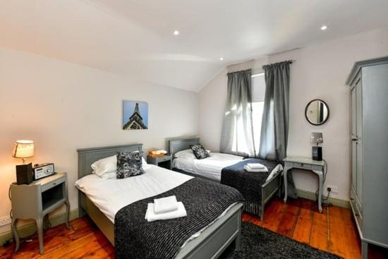 Quirky 4 Bedroom Apartment With Terrace Cardiff Buitenkant foto